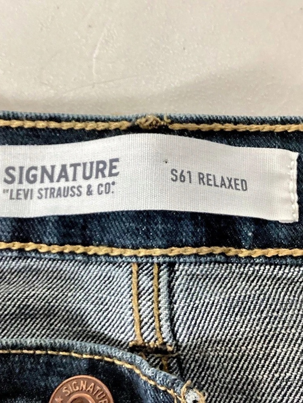 NWOT Levi's men’s Signature S61 Relaxed Blue Jeans - Picture 7 of 7